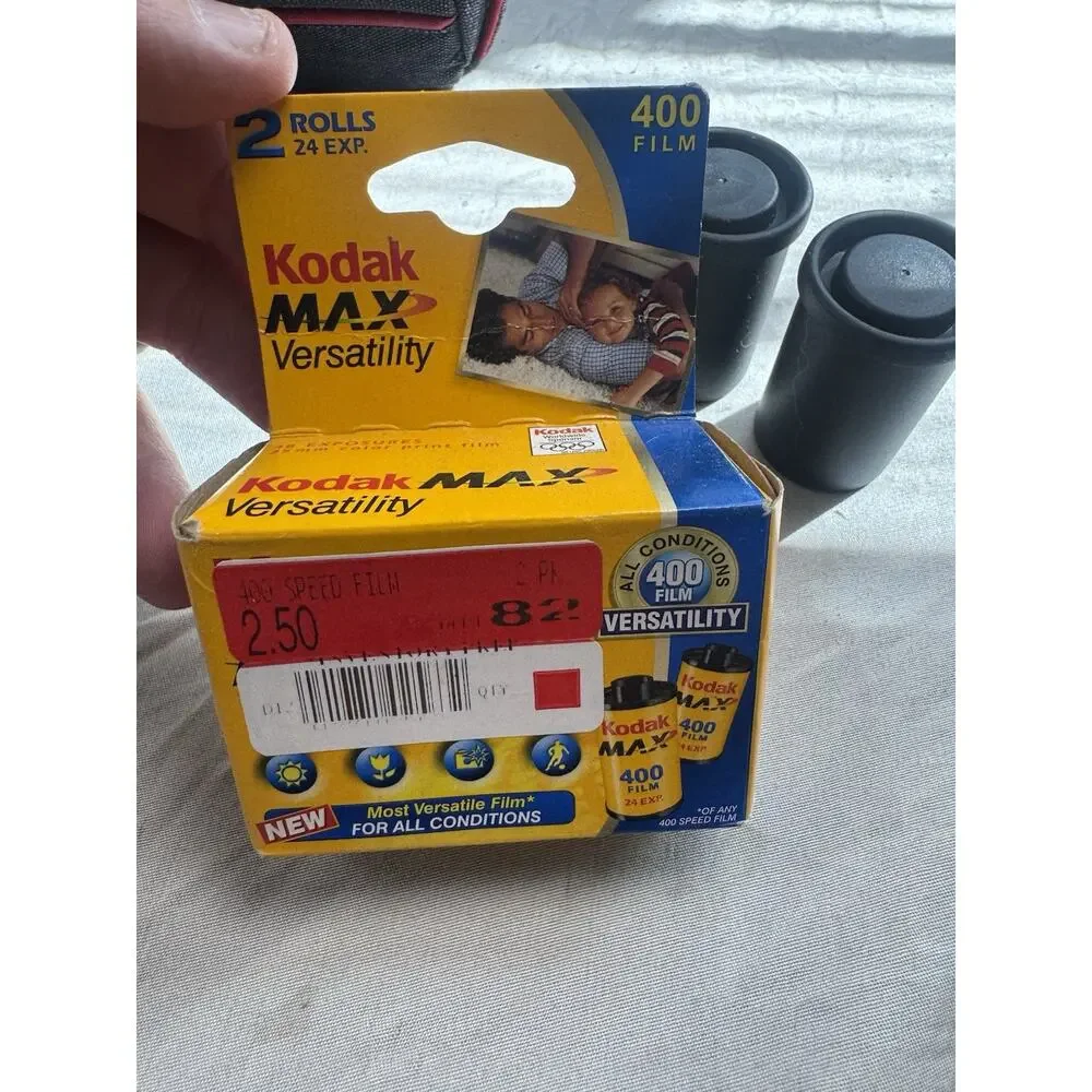 Vivitar 357PZ Quartz Date 35mm Film Camera w Case Kodak Max 400 Film Bundle